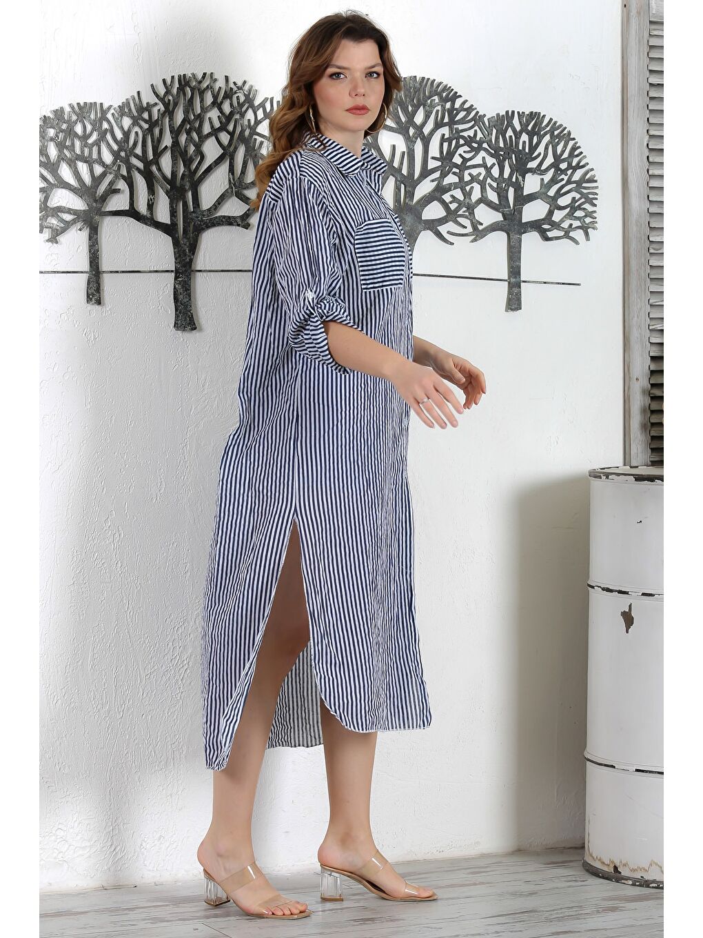 İtalyan Beyaz-Lacivert Gömlek Yaka Düğmeli Uzun Kollu Çizgili Çift Cepli Dokuma Elbise 130 65-4