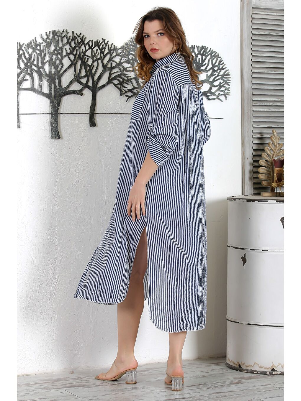 İtalyan Beyaz-Lacivert Gömlek Yaka Düğmeli Uzun Kollu Çizgili Çift Cepli Dokuma Elbise 130 65-5