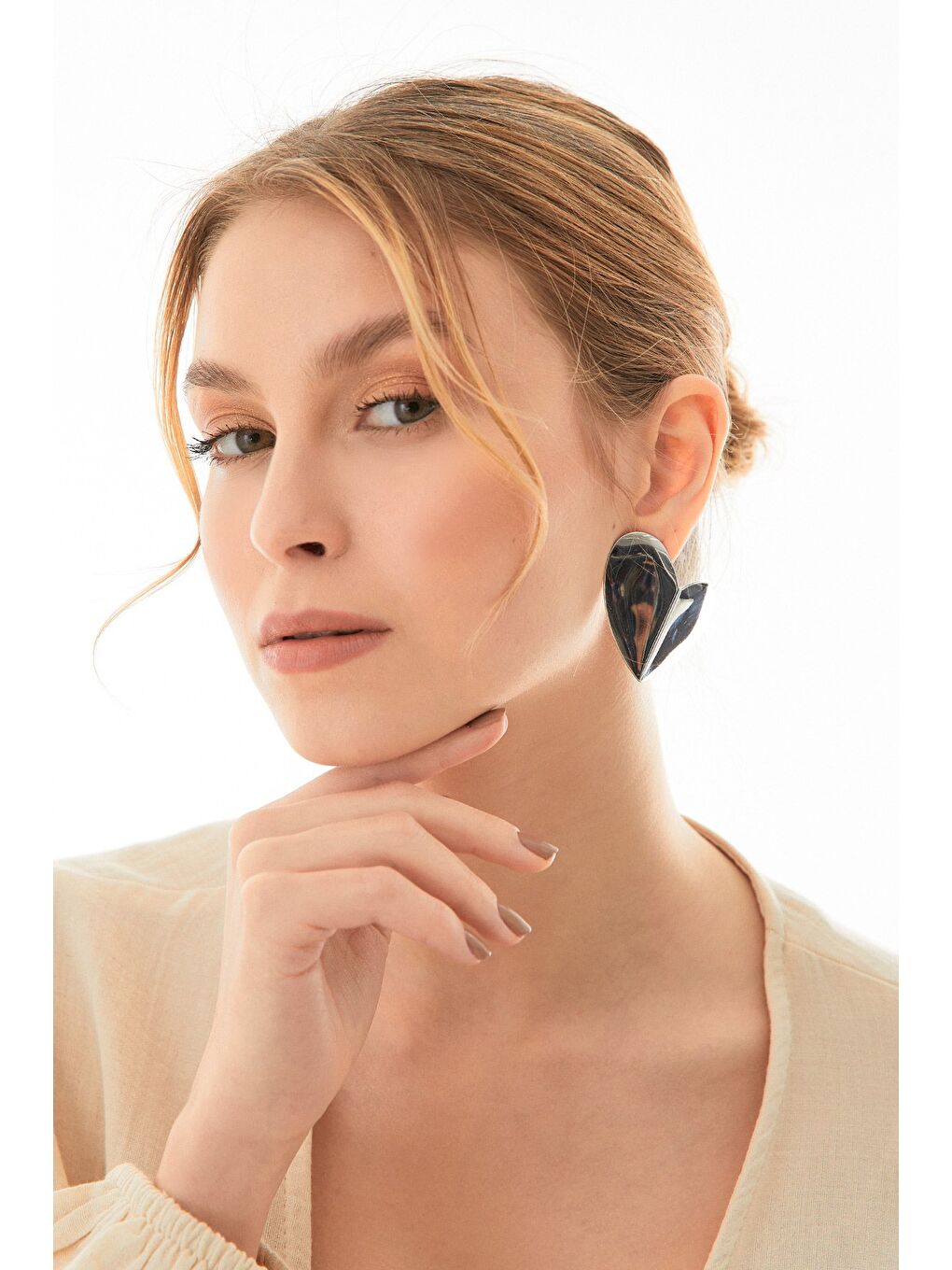 Gri Büyük Kalpli Küpe-2