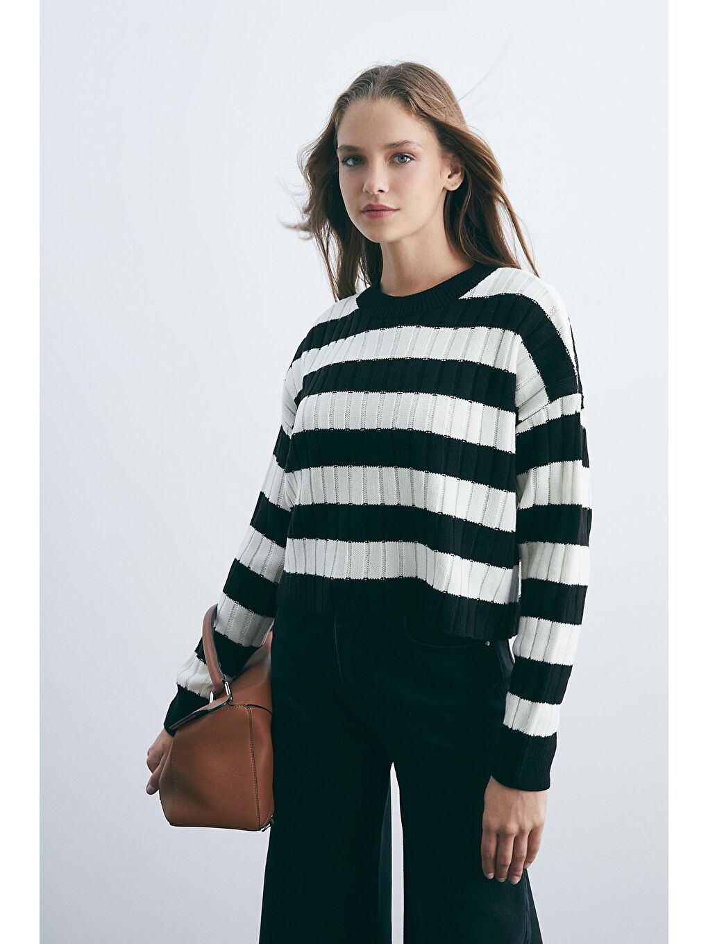 Siyah Beyaz Çizgili Kazak-1