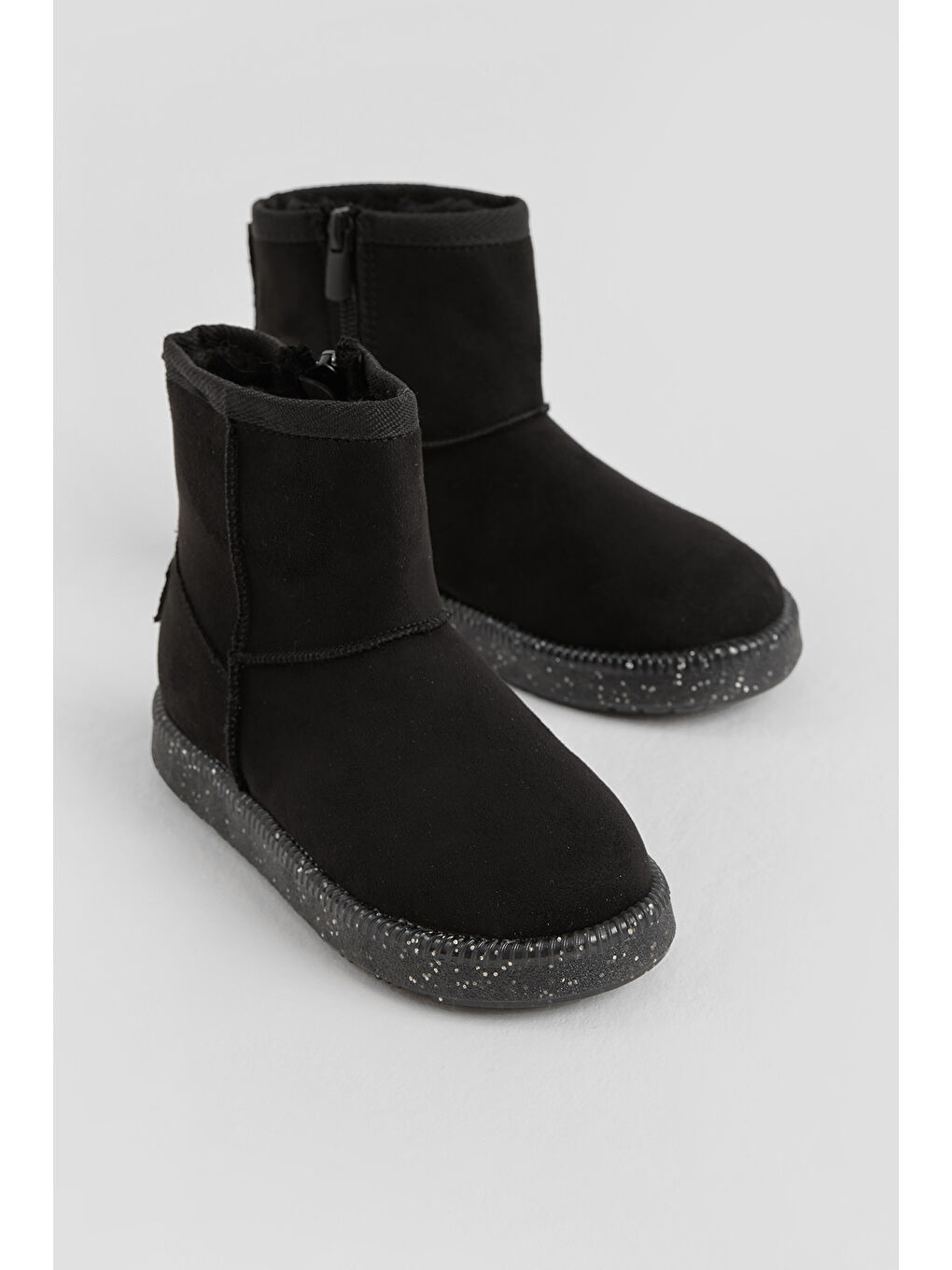 Kız Çocuk Siyah Termo Taban Süet Görünümlü İçi Kürklü Kısa Bot