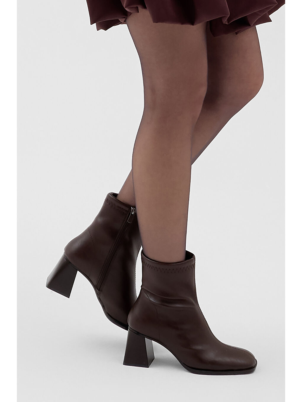 Kahverengi Kadın Kahve Cilt TPU Taban Düz Desen Fermuarlı Kalın Topuklu Bot-1