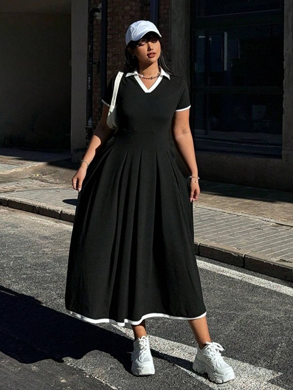 Siyah Kadın Kısa Kollu V Yakalı Pileli Uzun Janjan Krep Elbise