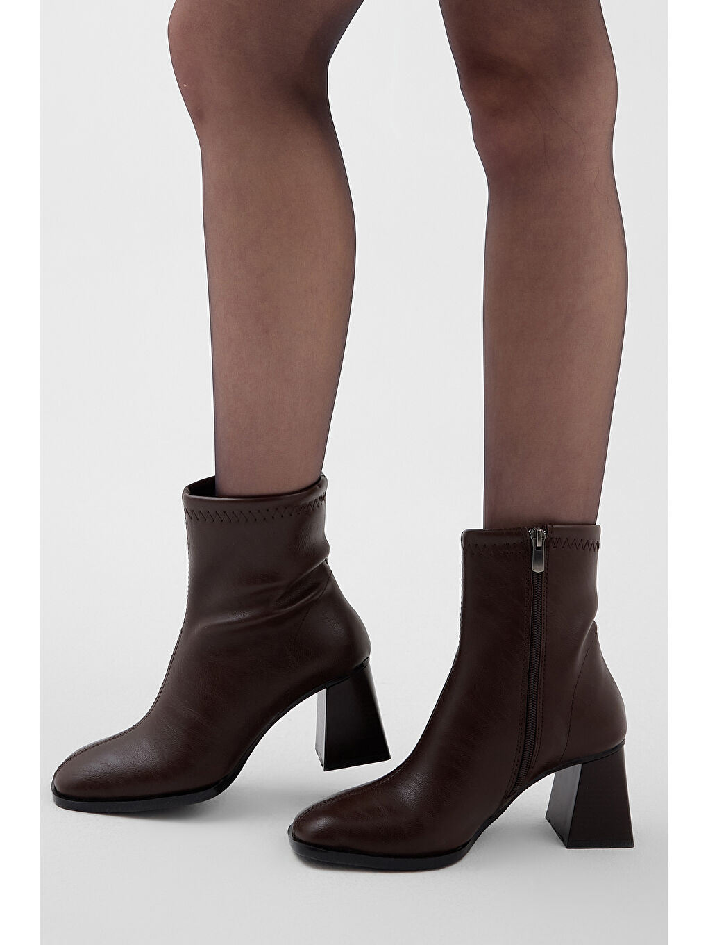 Kahverengi Kadın Kahve Cilt TPU Taban Düz Desen Fermuarlı Kalın Topuklu Bot-3