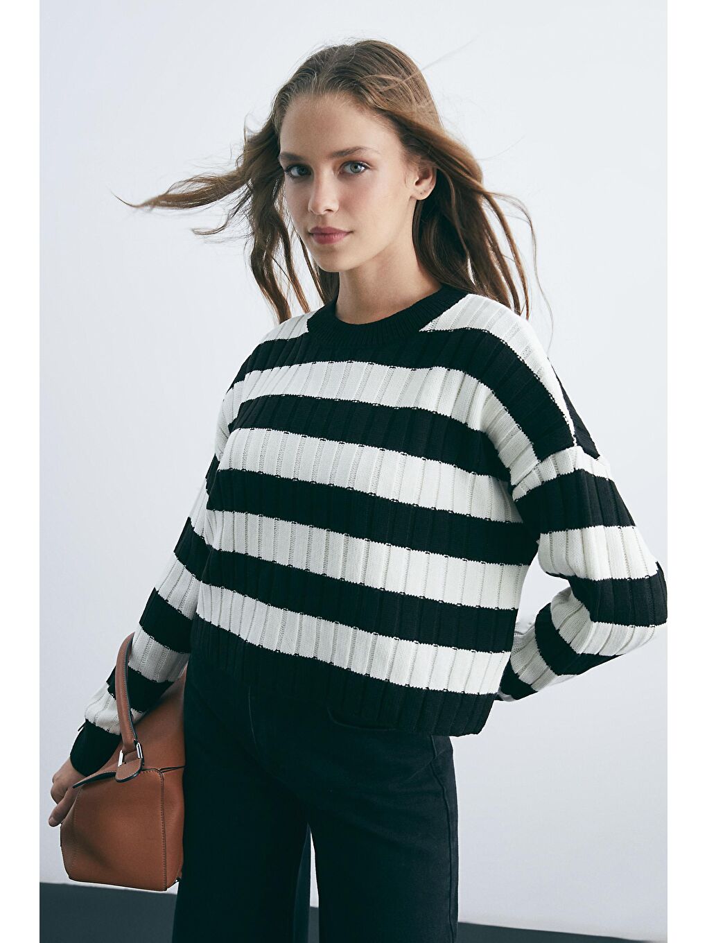 Siyah Beyaz Çizgili Kazak-3