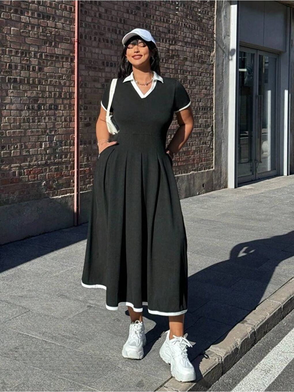 Siyah Kadın Kısa Kollu V Yakalı Pileli Uzun Janjan Krep Elbise-1