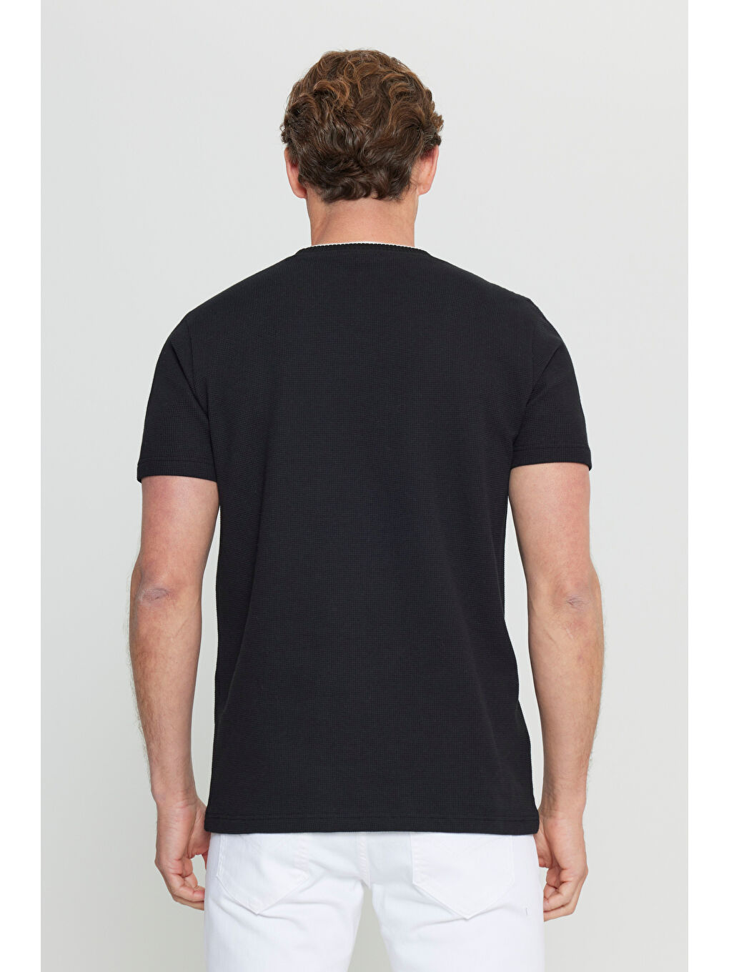 Erkek Siyah Pamuklu Slim Fit Dar Kesim Yaka Jakarlı Esnek Tişört-4