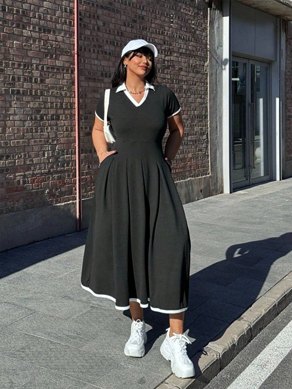 Siyah Kadın Kısa Kollu V Yakalı Pileli Uzun Janjan Krep Elbise-3