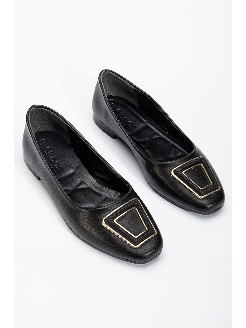 Kadın Siyah Oval Burunlu Önü Toka Detaylı Babet-2