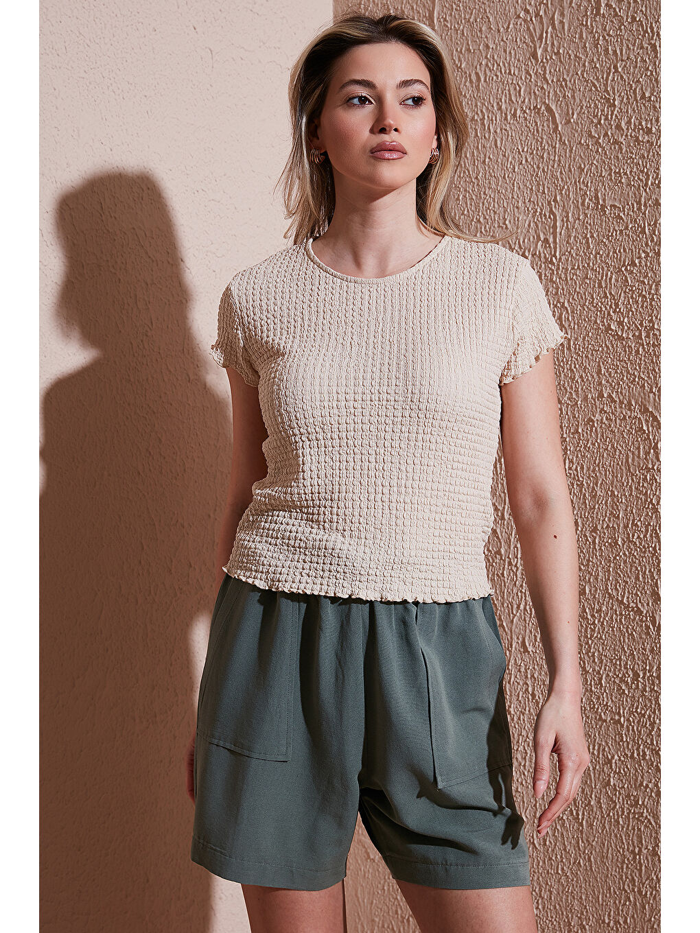 Bej Slim Fit Dokulu Bisiklet Yaka Bluz 25Y0234K1