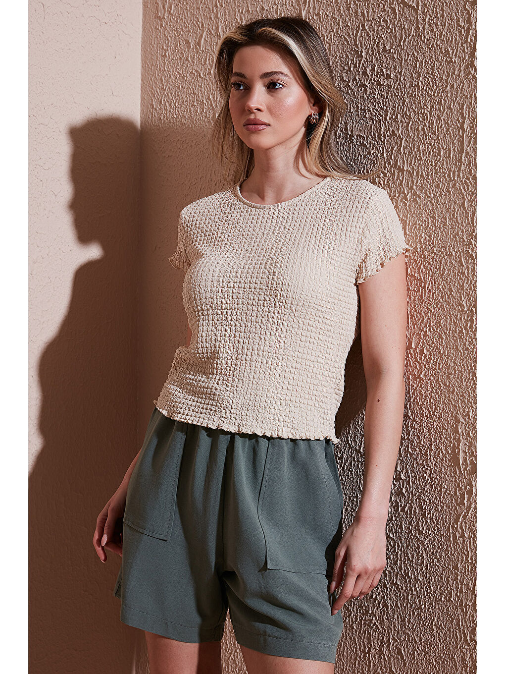 Bej Slim Fit Dokulu Bisiklet Yaka Bluz 25Y0234K1-1