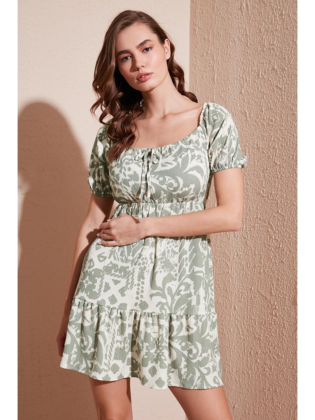 Yeşil Desenli Slim Fit Önden Bağlamalı Mini Elbise 5865728-1