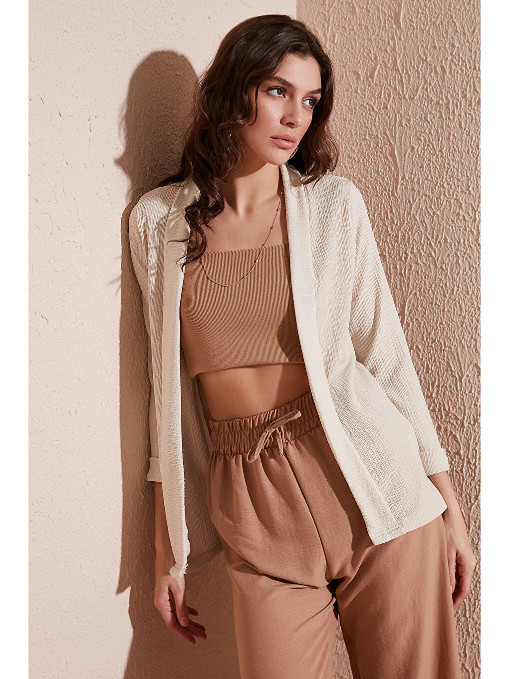 Bej Yakası ve Kolu Katlı Gofre Kimono Kadın Hırka 5869014-1