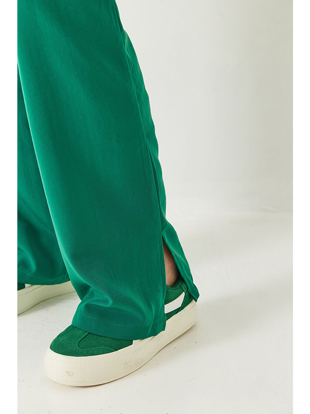 Yeşil Kadın Yırtmaç Detay Geniş Paça Cepli Palazzo Pantolon-5