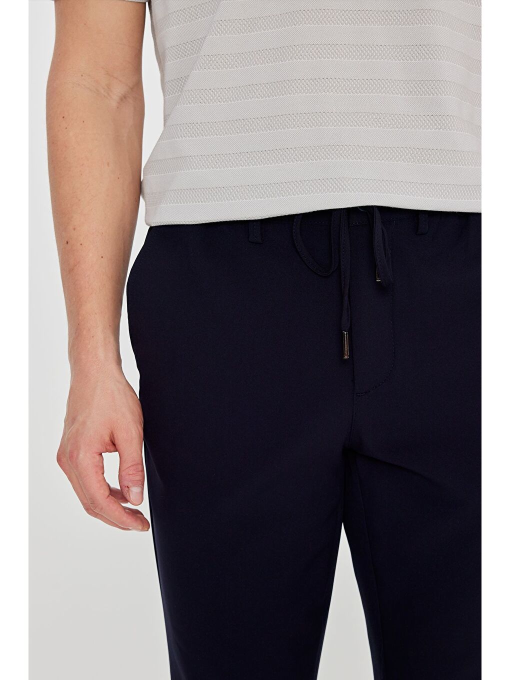 Erkek Lacivert Slim Fit Dar Kesim Beli Bağlamalı Yan Cepli Casual Pantolon-3