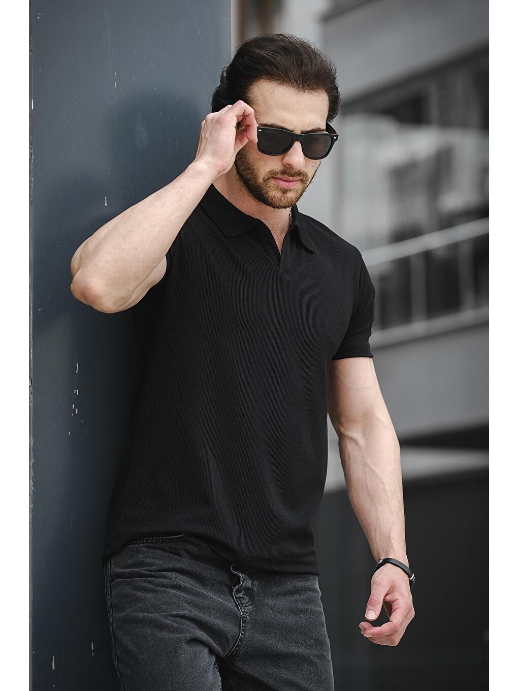 Siyah Apaç Yaka Kısa Kollu Erkek Tişört-1