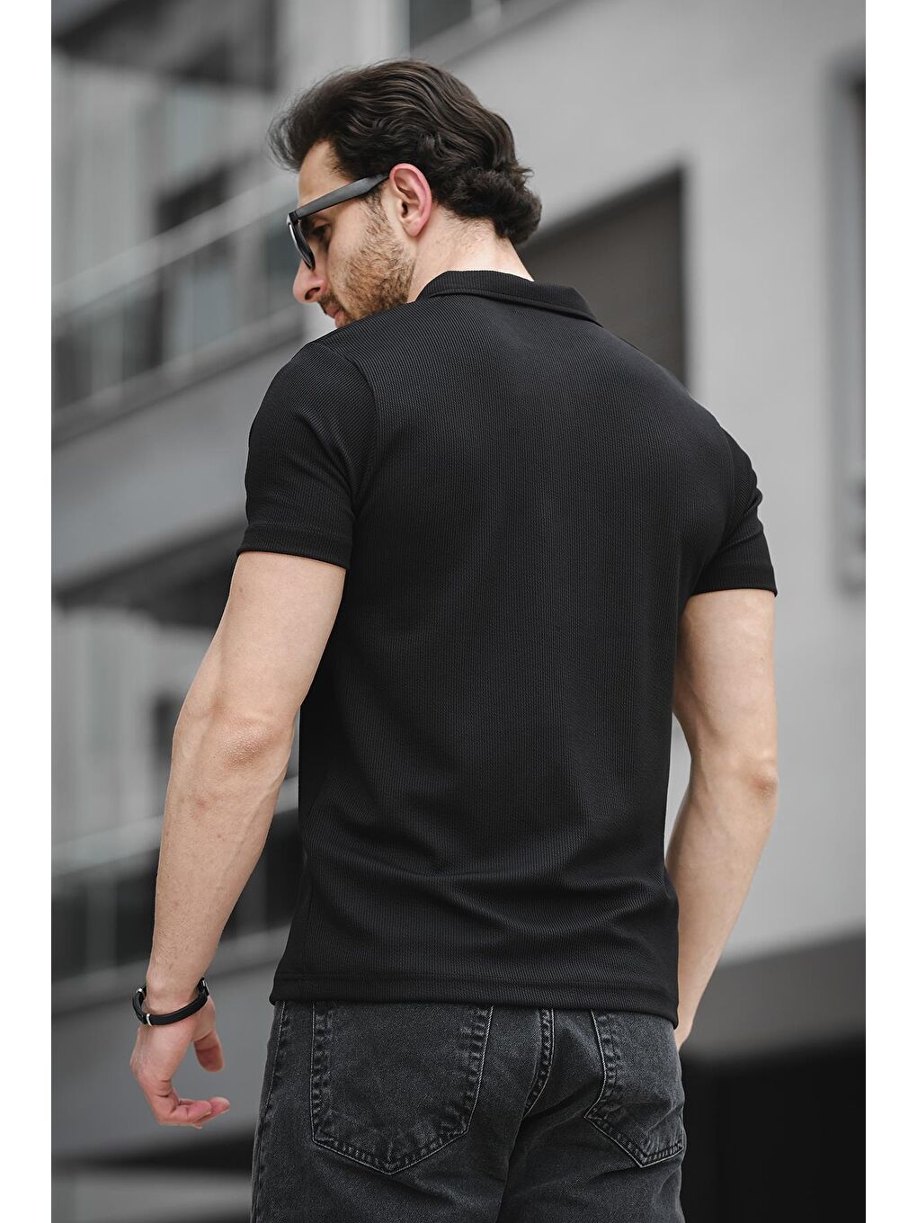 Siyah Apaç Yaka Kısa Kollu Erkek Tişört-2