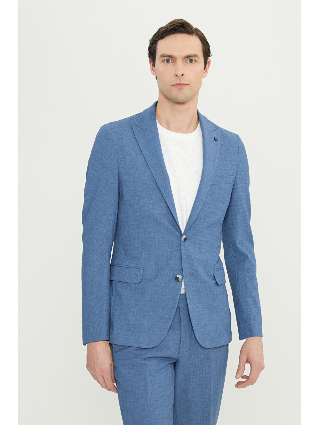 Erkek Koyu Mavi Slim Fit Dar Kesim Kırlangıç Yaka Kapak Cepli Gofre Desenli Takım Elbise