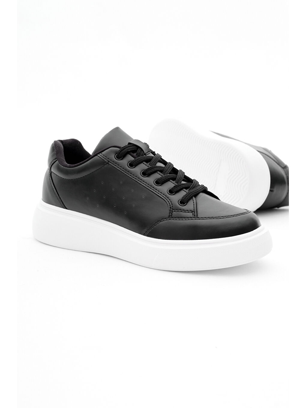 Kadın Siyah Beyaz Rahat Kalıp Yüksek Poli Taban Bağcıklı Spor Ayakkabı-3