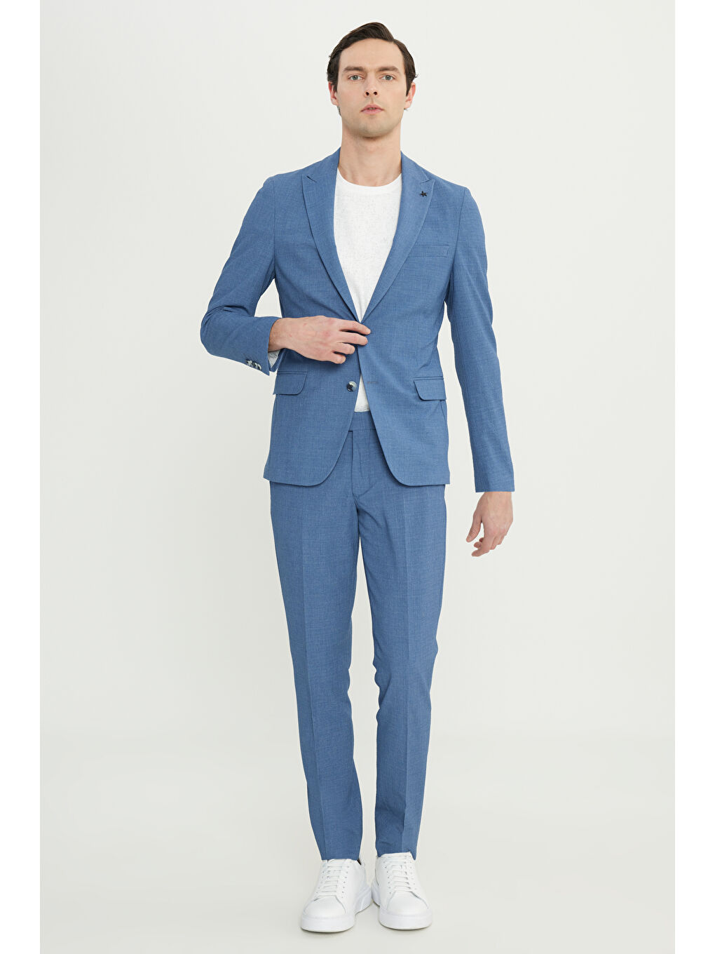 Erkek Koyu Mavi Slim Fit Dar Kesim Kırlangıç Yaka Kapak Cepli Gofre Desenli Takım Elbise-1