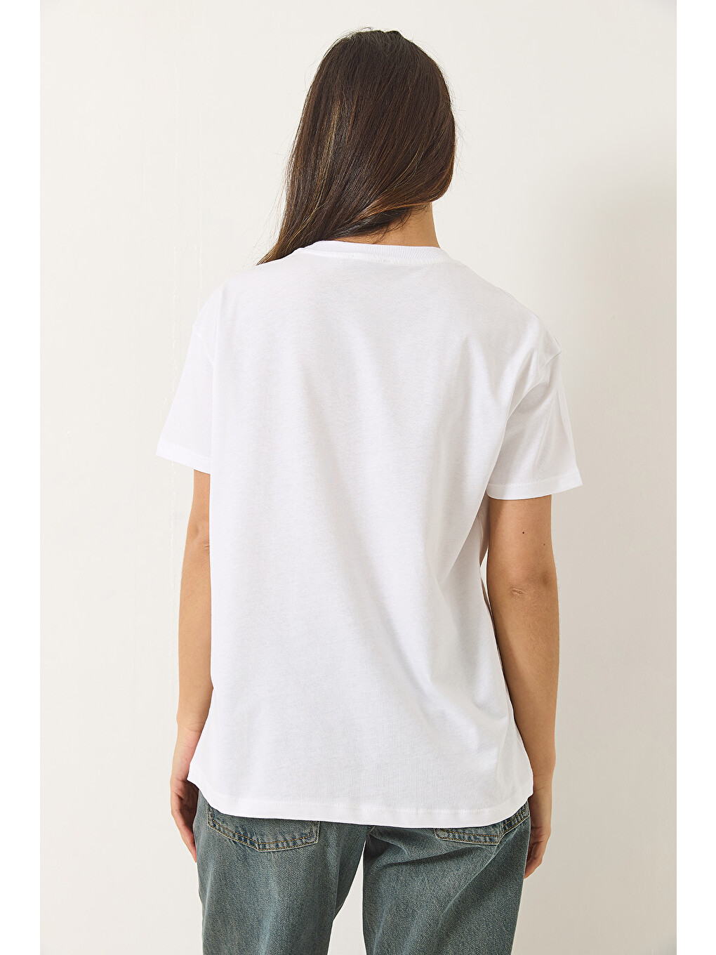 Beyaz Kadın Bisiklet Yaka Kısa Kollu Nakışlı Kabartma Aksesuarlı T-Shirt-6