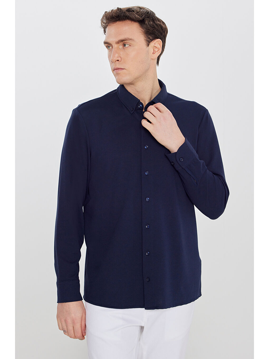 Erkek Lacivert Pamuklu Tailored Slim Fit Dar Kesim Düğmeli Yaka Örme Gömlek-2