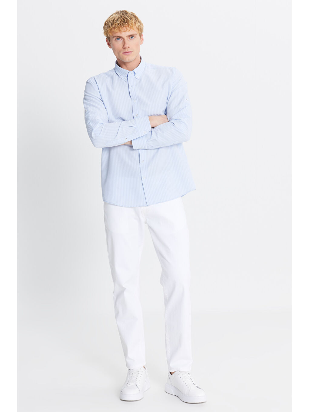 Erkek Açık Mavi Tailored Slim Fit Dar Kesim Düğmeli Yaka Gofre Desenli Gömlek-1