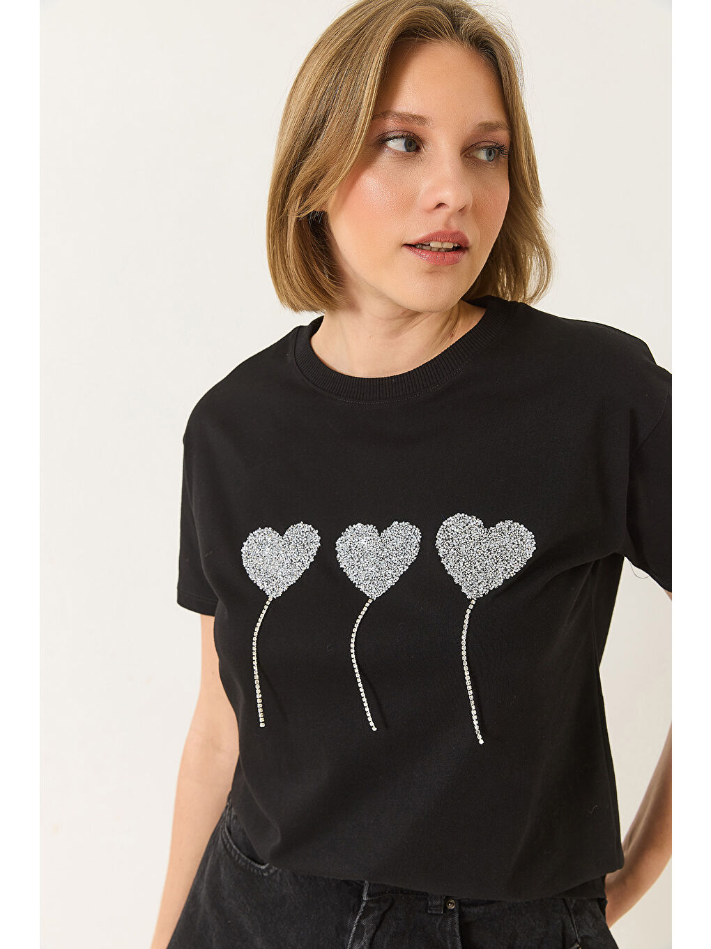 Siyah Kadın Taşlı Kalp Detaylı Kısa Kollu Pamuklu T-Shirt-2