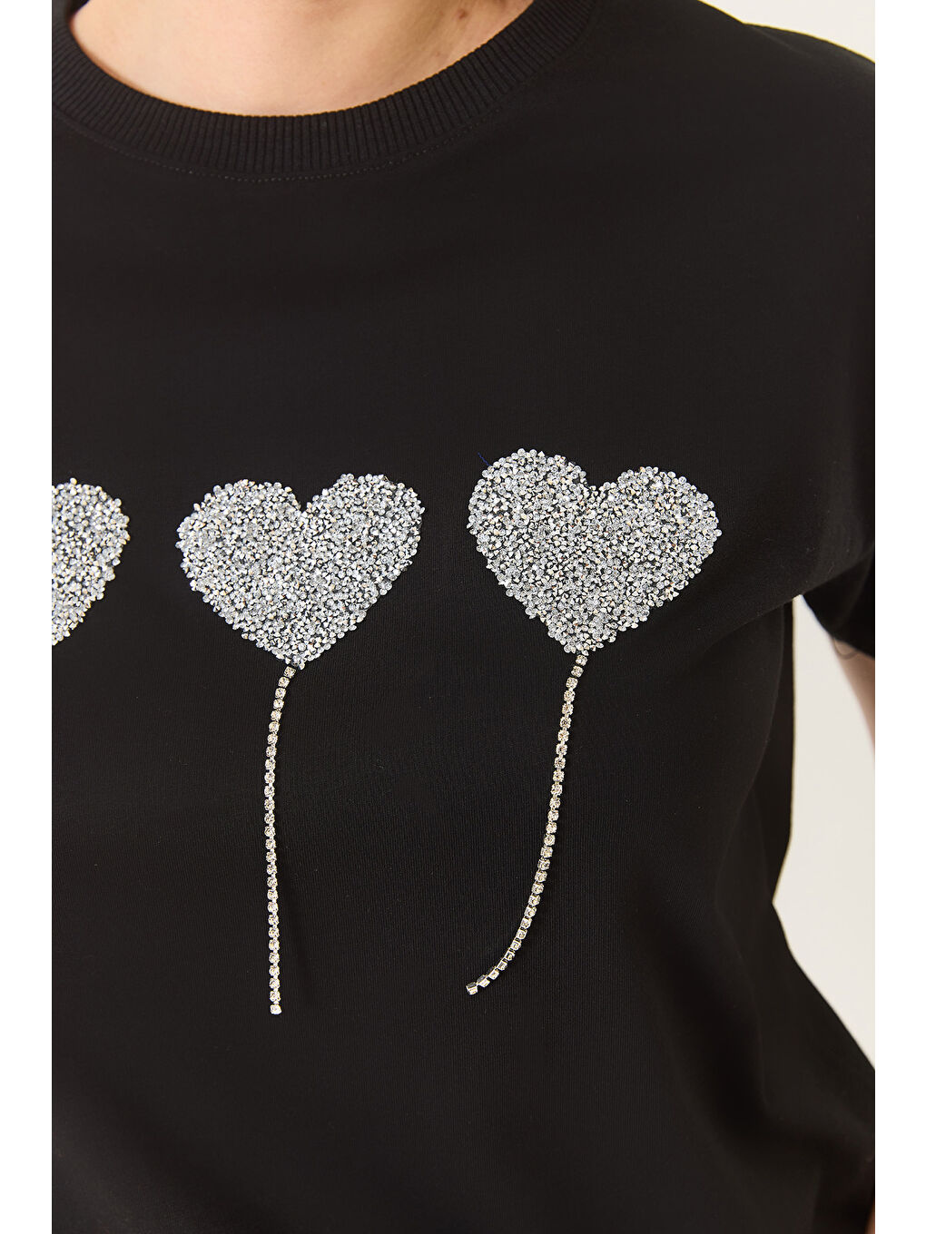 Siyah Kadın Taşlı Kalp Detaylı Kısa Kollu Pamuklu T-Shirt-4
