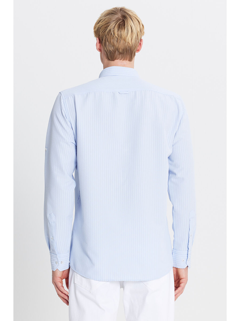 Erkek Açık Mavi Tailored Slim Fit Dar Kesim Düğmeli Yaka Gofre Desenli Gömlek-4