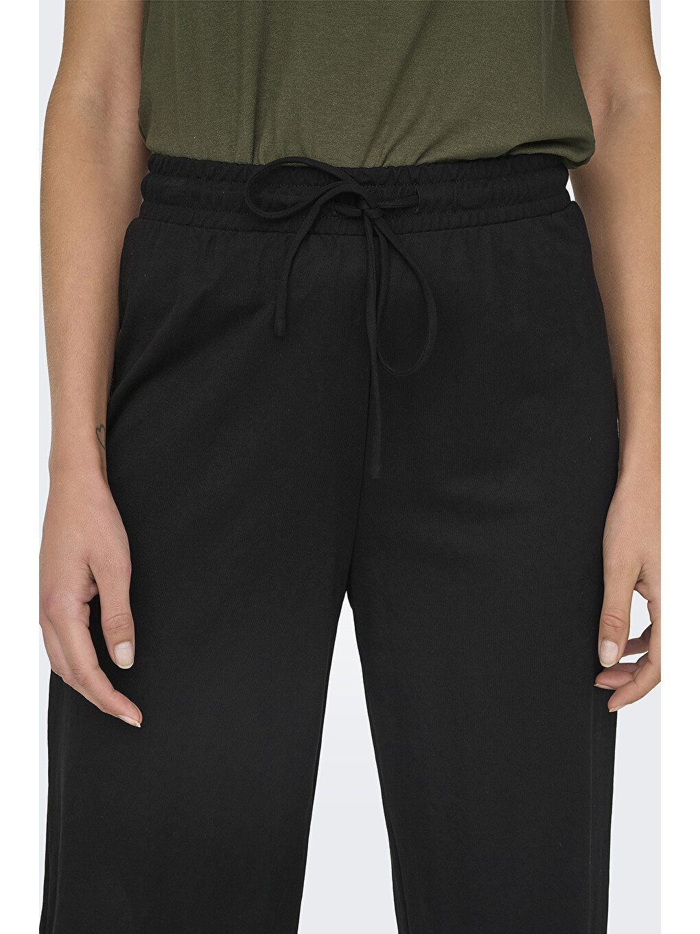 Siyah Onljany Regular Fit Yüksek Bel Geniş Paça Pantolon 15294429-3