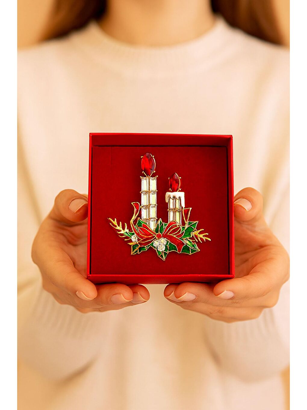 Kırmızı Yılbaşı Detaylı Mumlar Taşlı Yaka İğnesi Broş-1