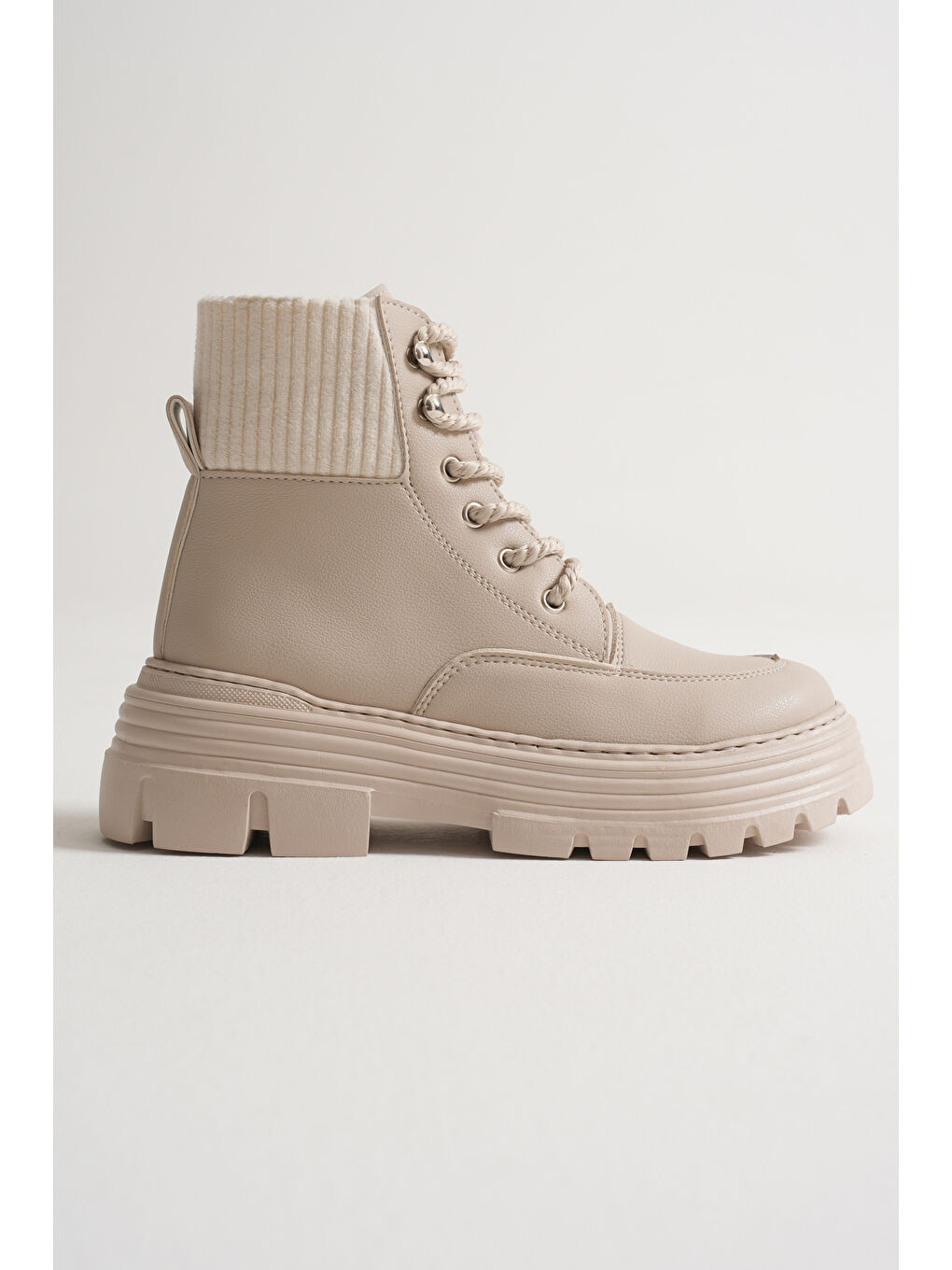 Kadın Bej Kalın EVA Taban Boğazı Lastikli Bağcıklı Bot-1