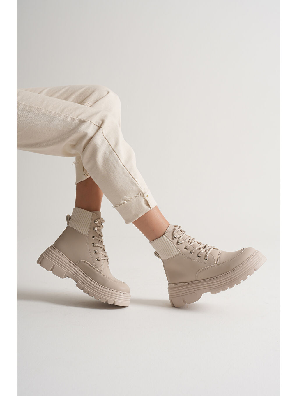 Kadın Bej Kalın EVA Taban Boğazı Lastikli Bağcıklı Bot-2