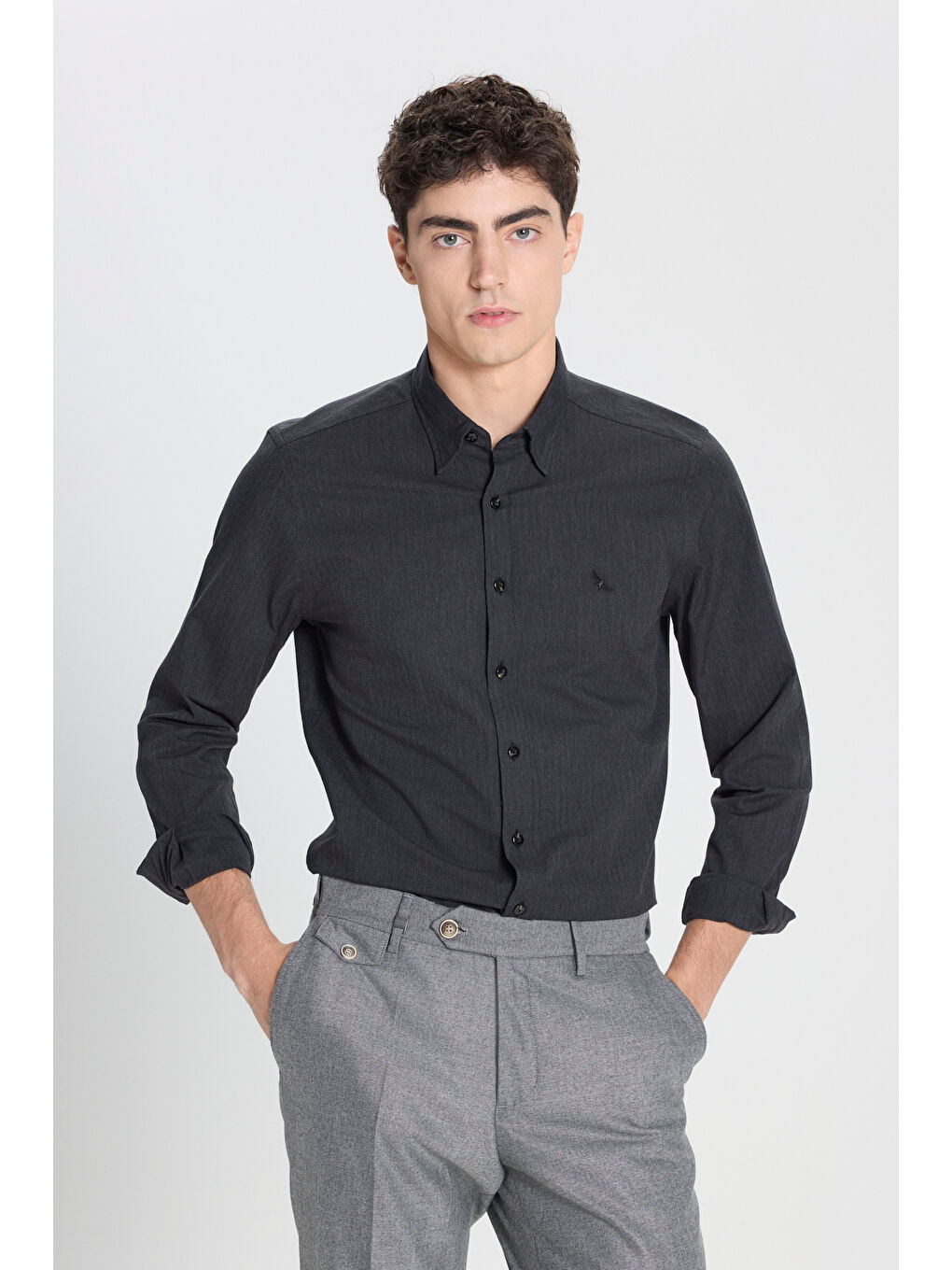 Erkek Antrasit %100 Pamuk Slim Fit Dar Kesim Gizli Düğmeli Yaka Balıksırtı Desenli Gömlek