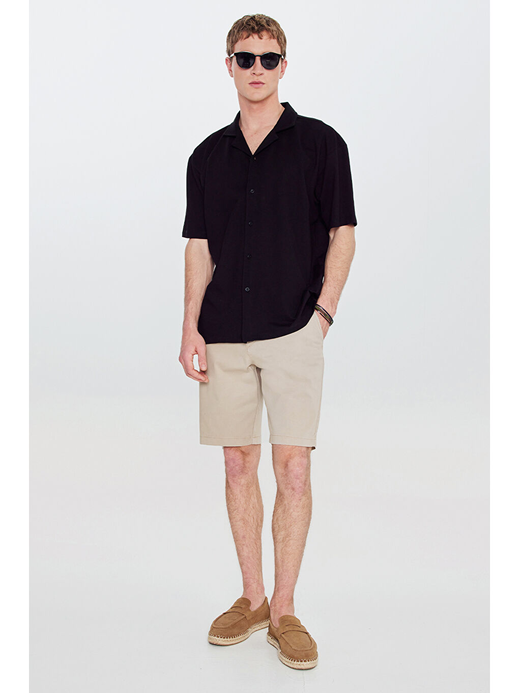 Erkek Siyah-Siyah Pamuklu Comfort Fit Rahat Kesim Hawai Yaka Armürlü Örme Gömlek