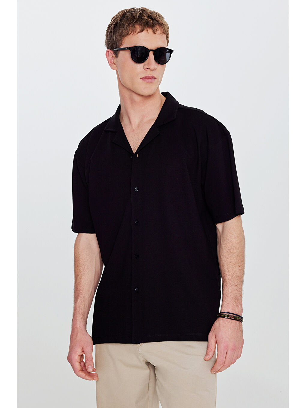 Erkek Siyah-Siyah Pamuklu Comfort Fit Rahat Kesim Hawai Yaka Armürlü Örme Gömlek-1