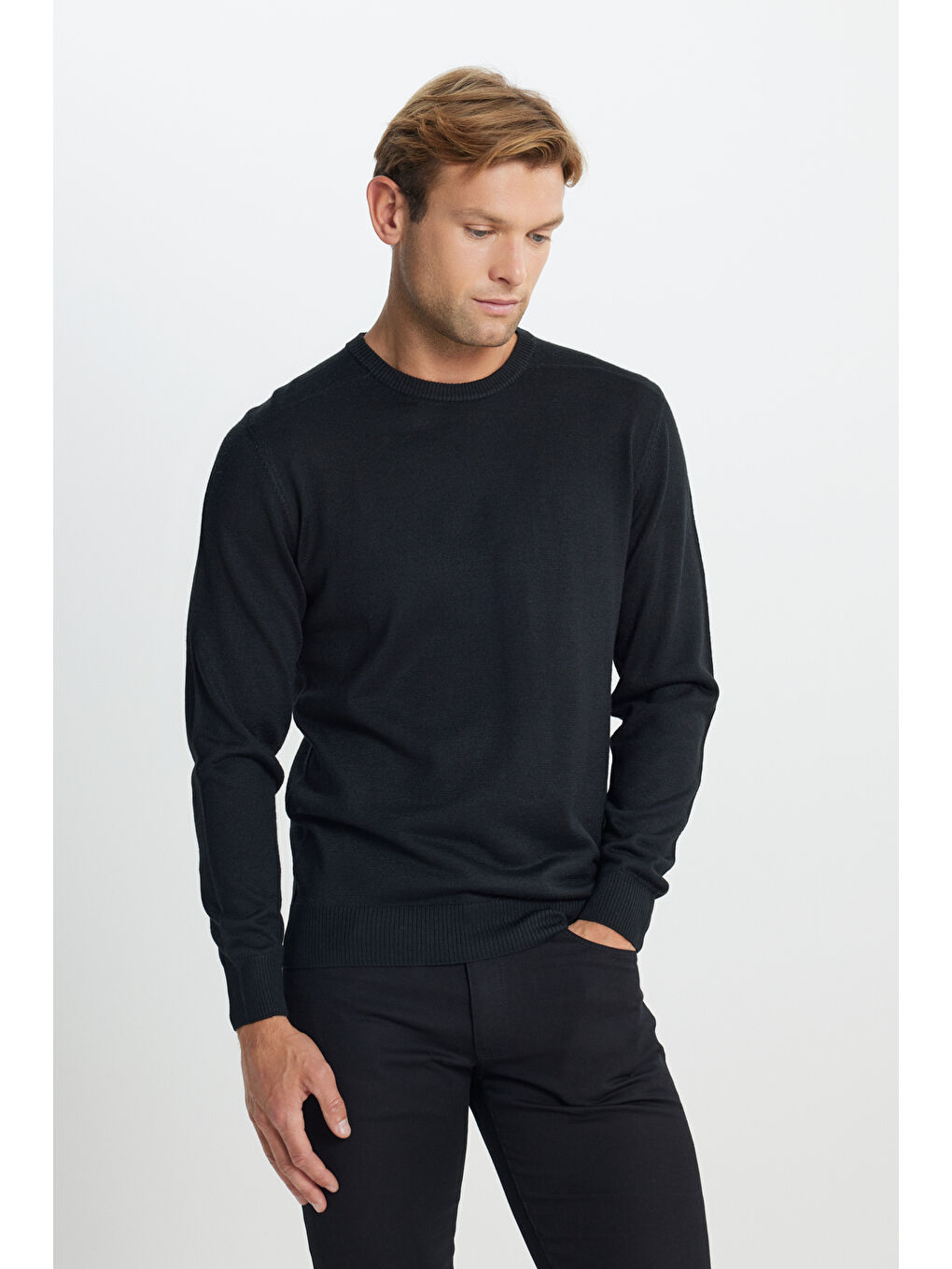 Erkek Siyah Yünlü Sıcak Tutan Standart Fit Normal Kesim Bisiklet Yaka Triko Kazak