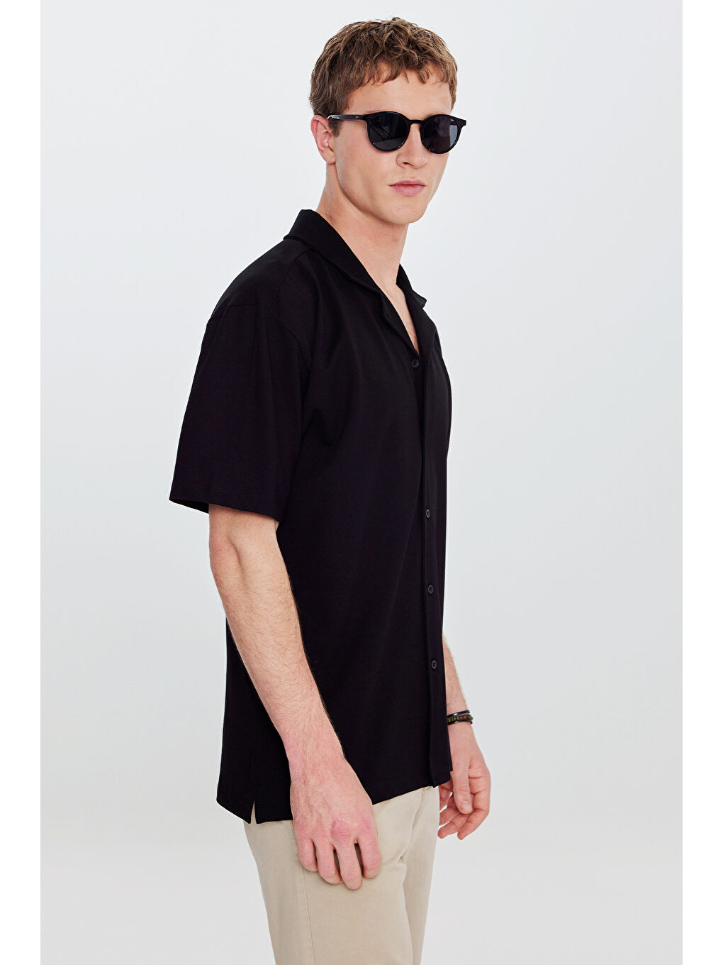 Erkek Siyah-Siyah Pamuklu Comfort Fit Rahat Kesim Hawai Yaka Armürlü Örme Gömlek-2