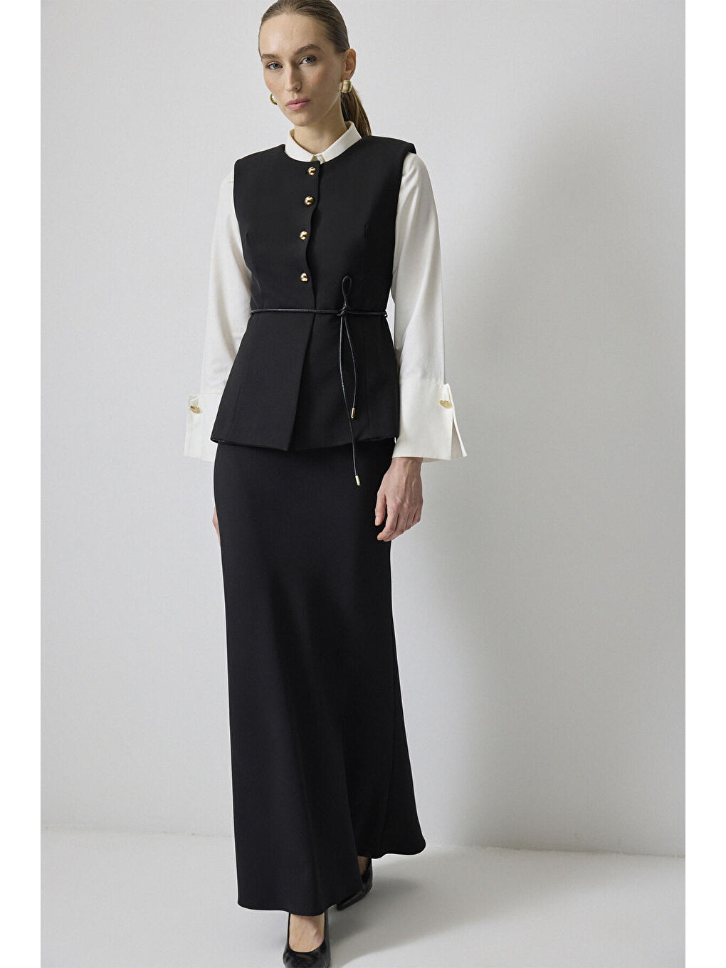 Siyah Gold Düğmeli Fit Yelek-2