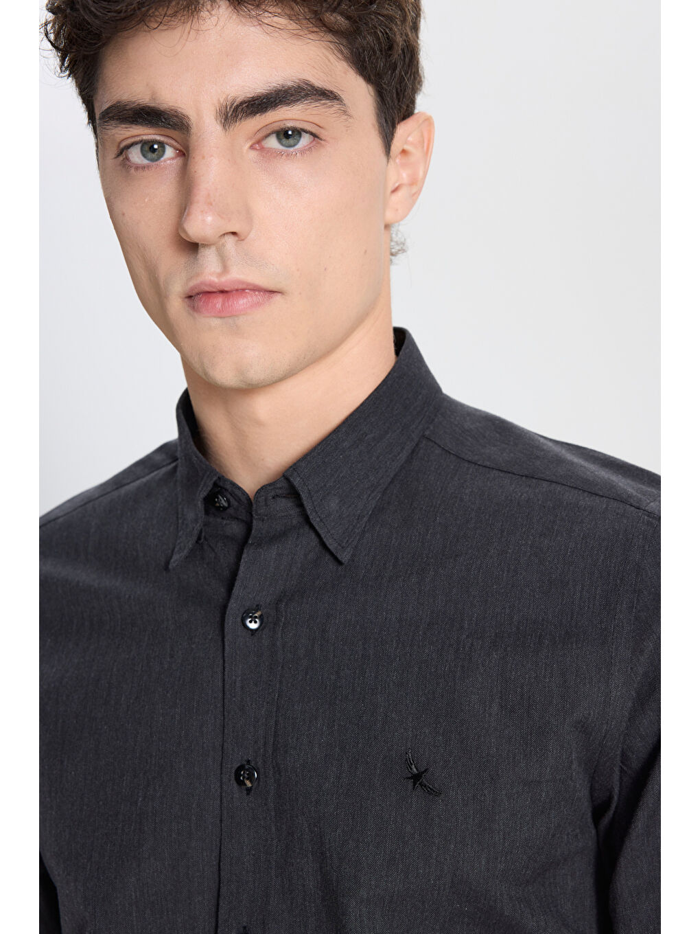 Erkek Antrasit %100 Pamuk Slim Fit Dar Kesim Gizli Düğmeli Yaka Balıksırtı Desenli Gömlek-3