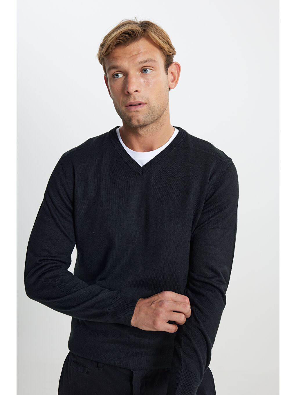 Erkek Siyah Yünlü Sıcak Tutan Standart Fit Normal Kesim V Yaka Triko Kazak-3