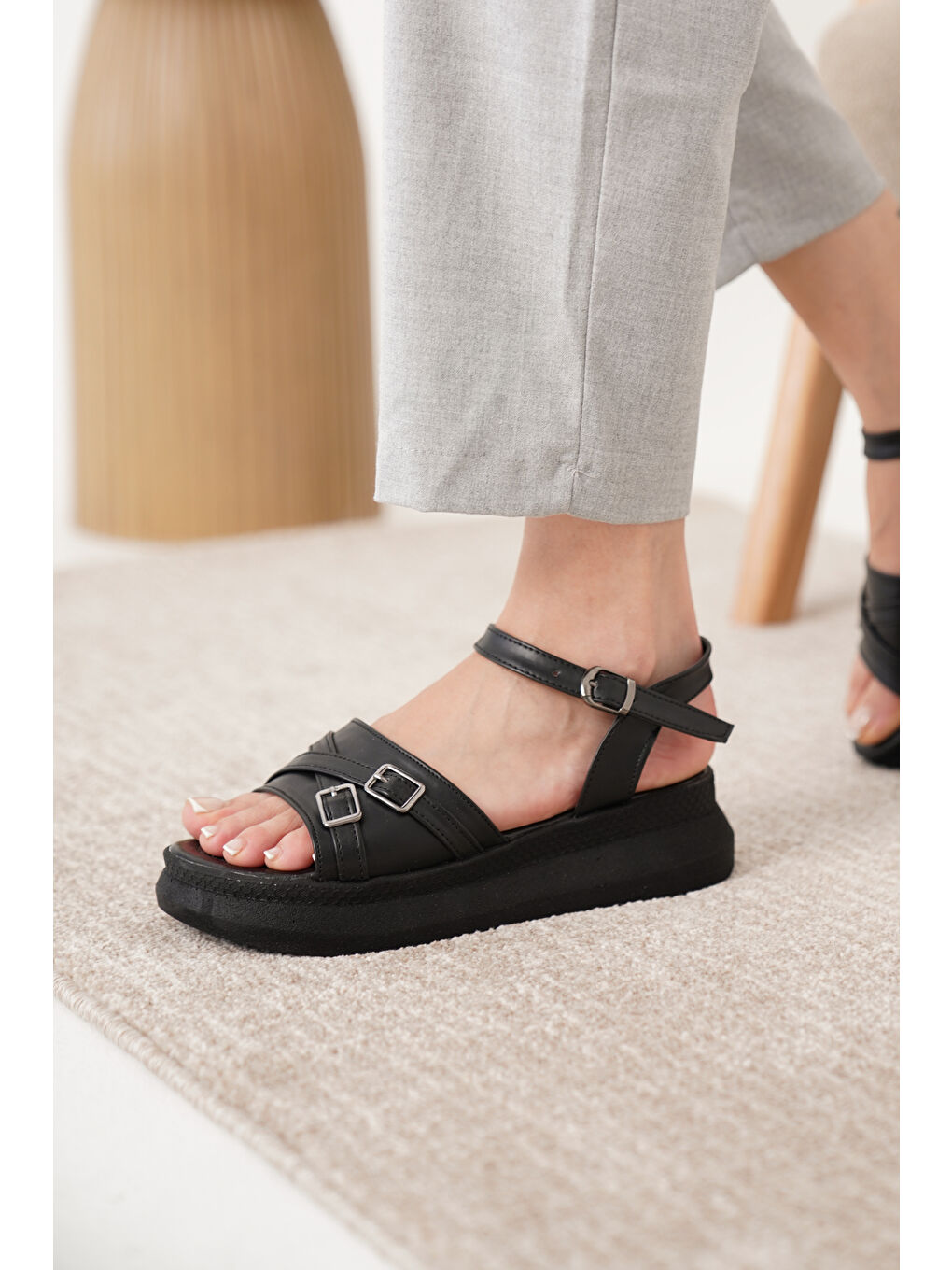 Siyah D644 Günlük Ortopedik Kadın Sandalet-3