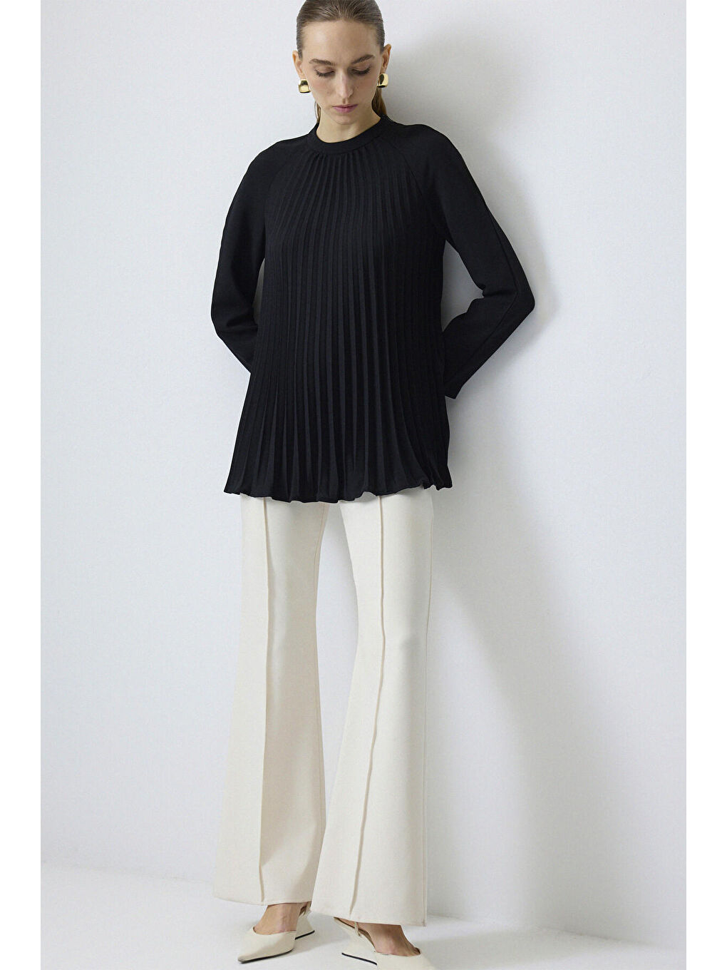 Siyah Piliseli Krep Bluz-2