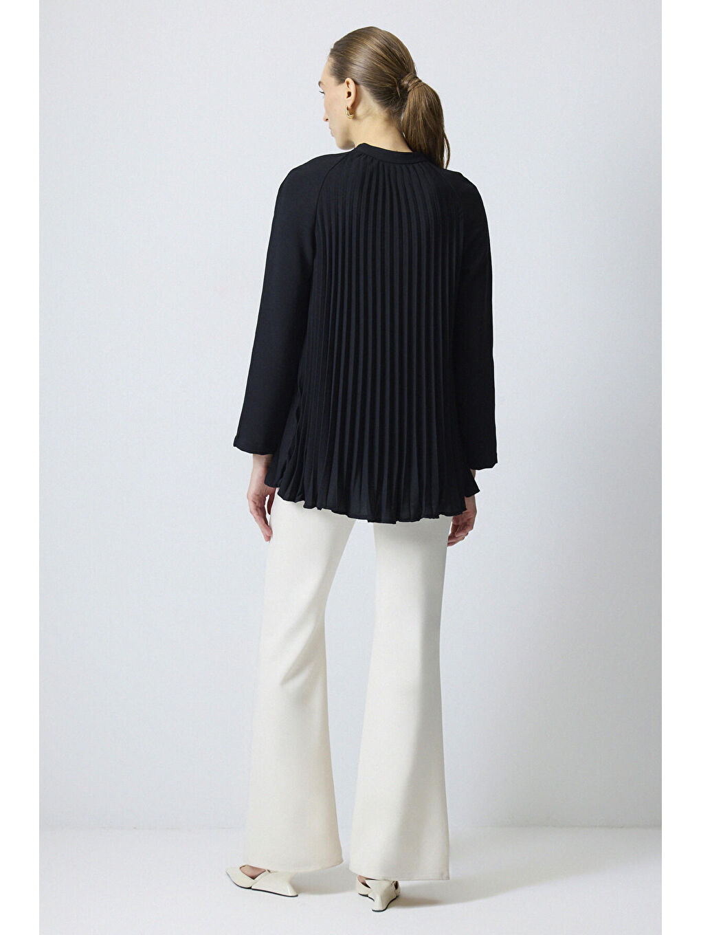 Siyah Piliseli Krep Bluz-3