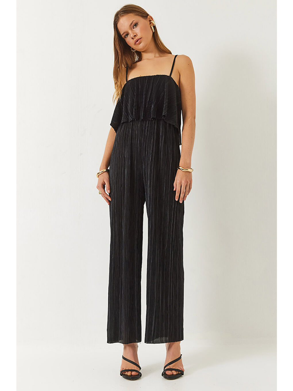 Siyah Kadın Piliseli İnce İp Askılı Tulum