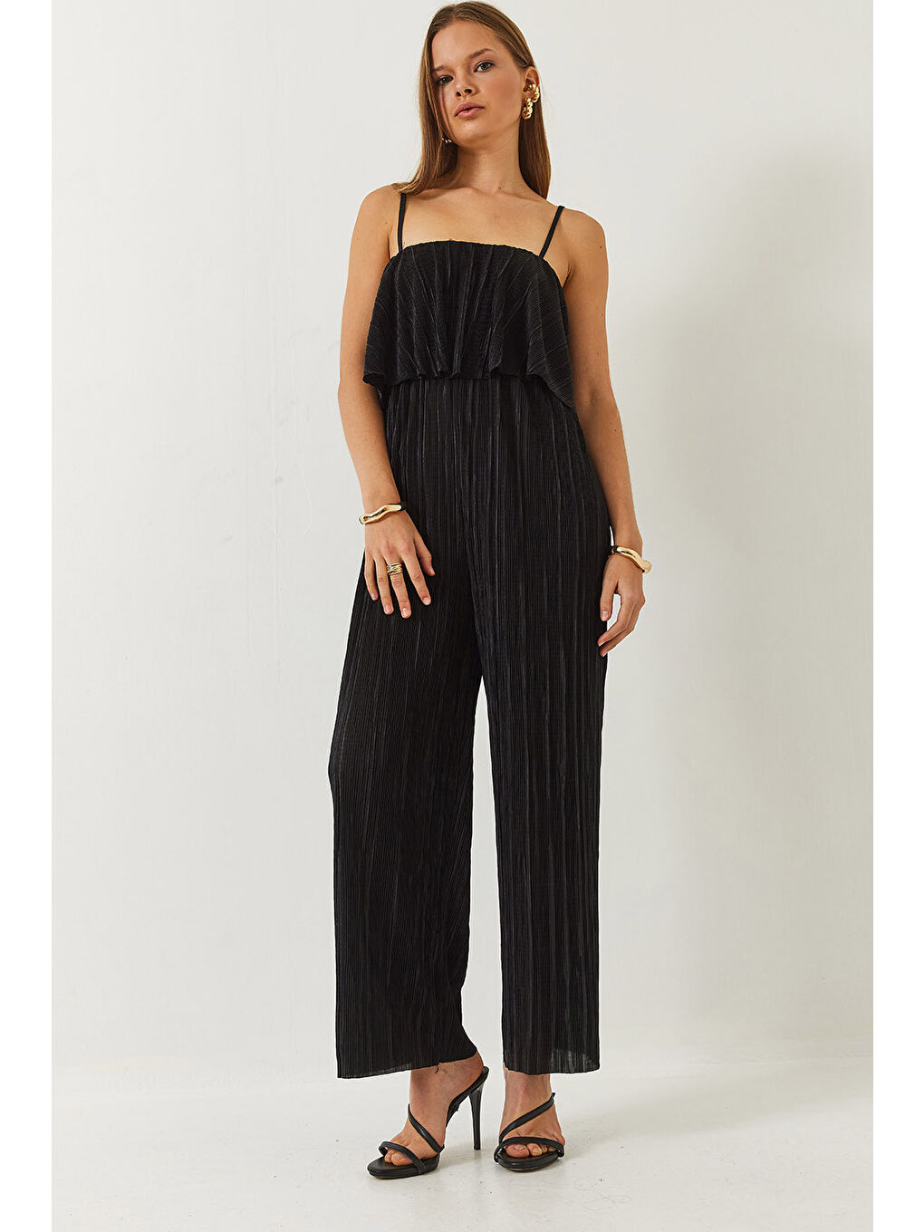 Siyah Kadın Piliseli İnce İp Askılı Tulum-1