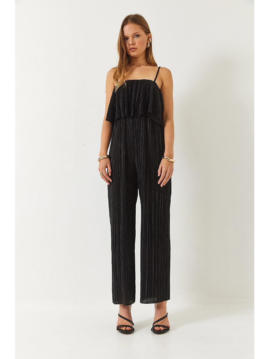 Siyah Kadın Piliseli İnce İp Askılı Tulum-3