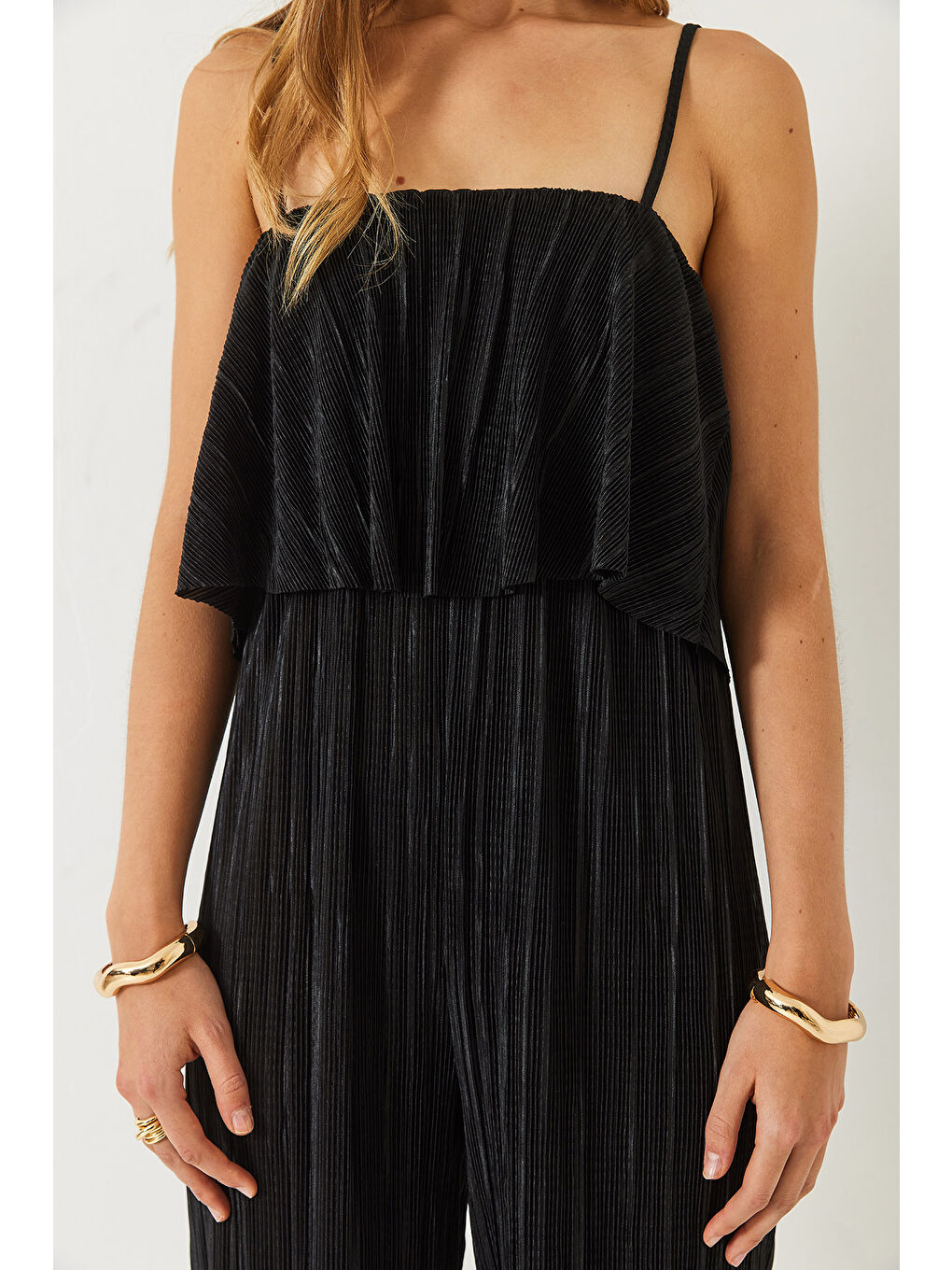 Siyah Kadın Piliseli İnce İp Askılı Tulum-4