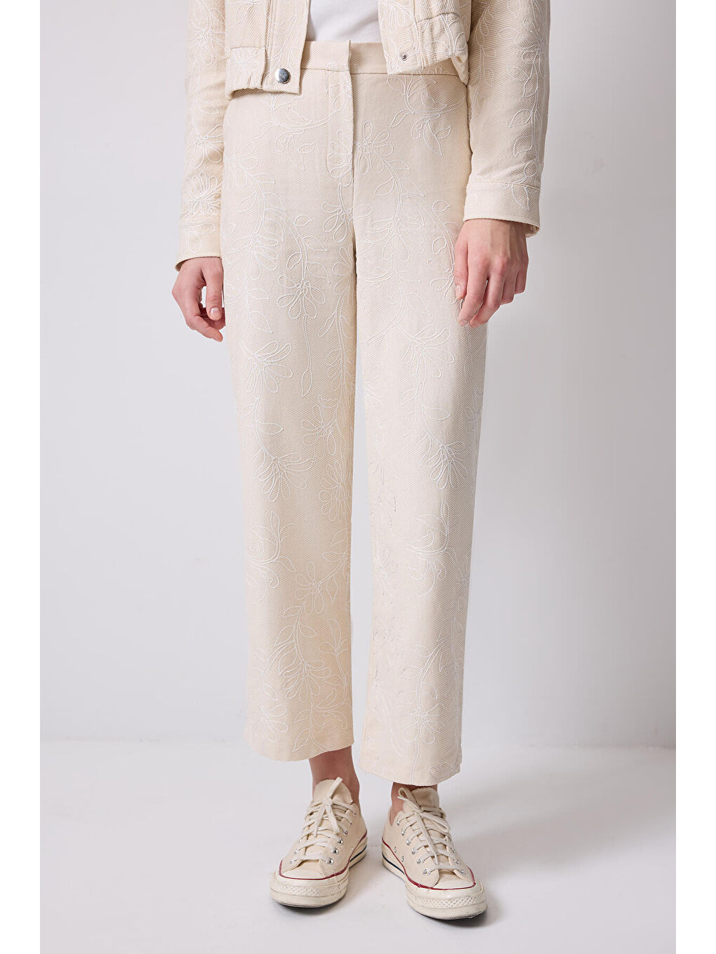 Ekru Nakış Detaylı Pantolon-1
